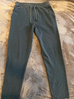Lululemon men’s dark gray sweatpants